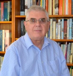 Senior Honorary Professorial Fellow David McComb